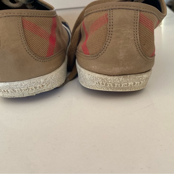 Burberry original woman shoes,  American size 7.5 - Picture 5 of 9